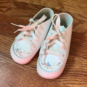 Adorable White Floral Stitch Baby Shoes
